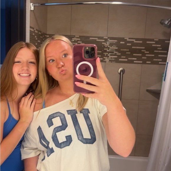 Lydia Swenson - Poshmark Profile Picture of Lydia Swenson (@lydia856) on Poshmark