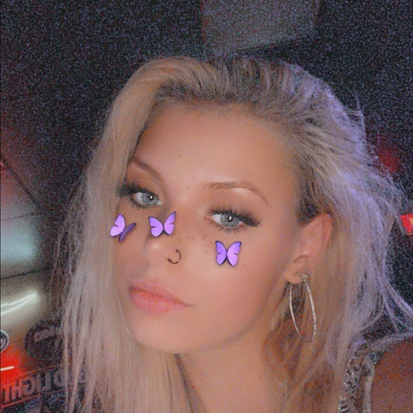 Profile Picture of Tamie Gadzinski (@lowkeytamie) on Poshmark