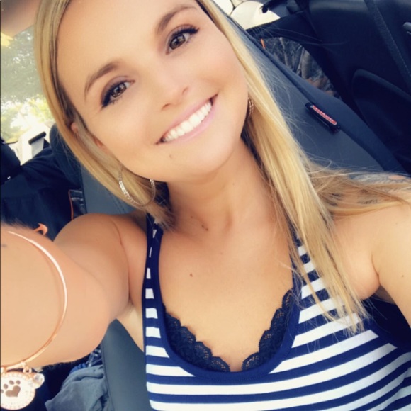 Profile Picture of Haley Barger (@haley_barger) on Poshmark