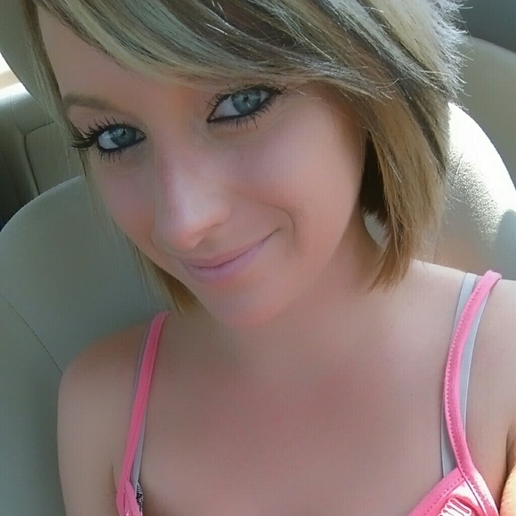 Profile Picture of Christina Wilhoite (@cgw1990) on Poshmark