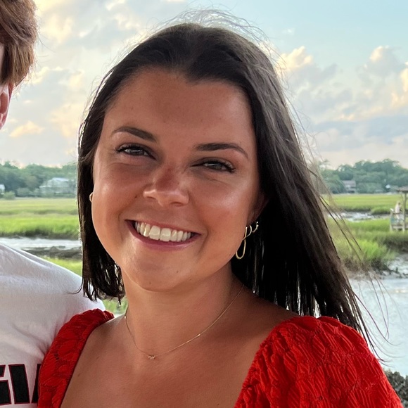 Profile Picture of Lindsey Clotfelter (@lclotfelter) on Poshmark