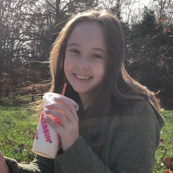 Profile Picture of Hannah Bartoo (@h_bartoo) on Poshmark