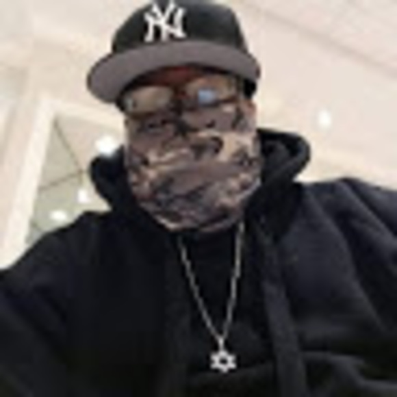 Profile Picture of George Miles (@georgemiles521) on Poshmark