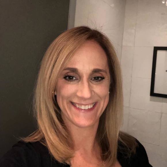 Profile Picture of Kristin Michelfelder (@kmiche121) on Poshmark