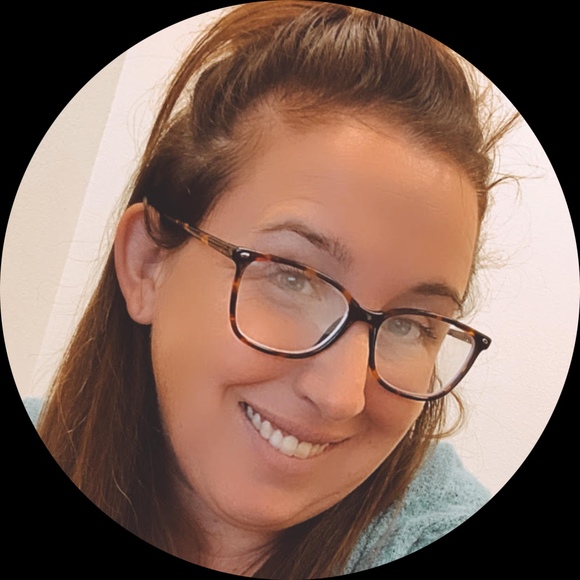 Profile Picture of Roseanne Nichols (@rolivia83) on Poshmark