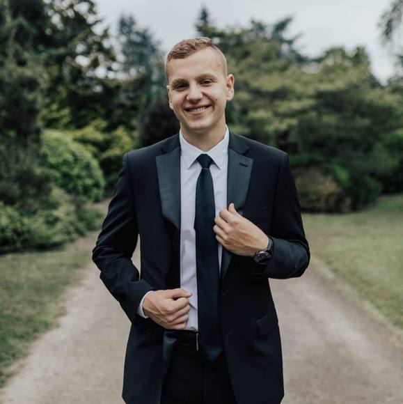 Profile Picture of Eric Rubakha (@rubakha98) on Poshmark