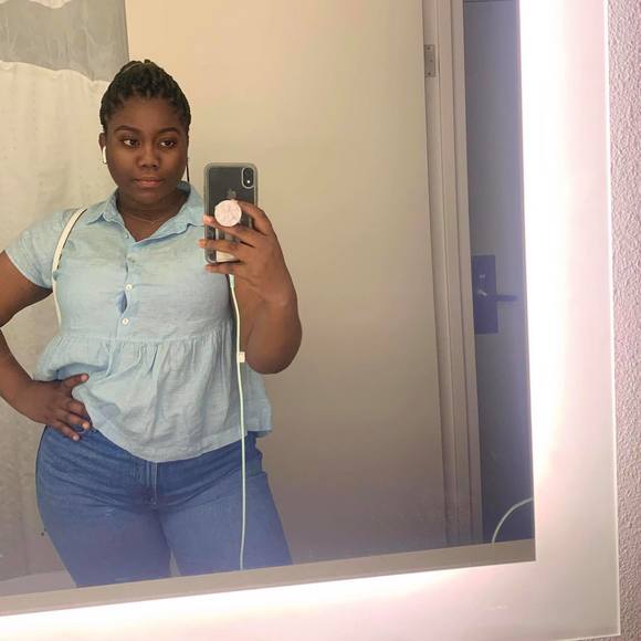 Profile Picture of Ashley Marc (@ash3000) on Poshmark