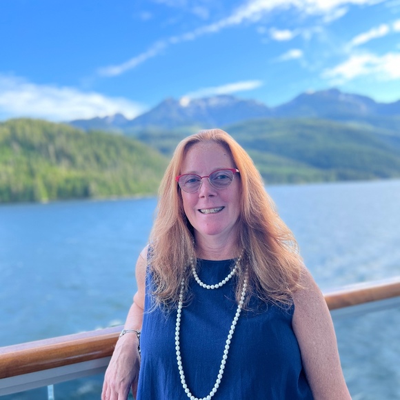 Profile Picture of Debra Baitz (@debred1) on Poshmark