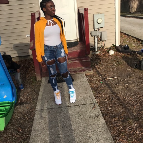 Profile Picture of Shaunae Handy (@dimplefacenaexo) on Poshmark