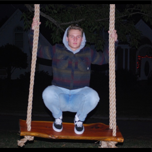 Thomas Watermolen - Poshmark Profile Picture of Thomas Watermolen (@t_watermolen) on Poshmark