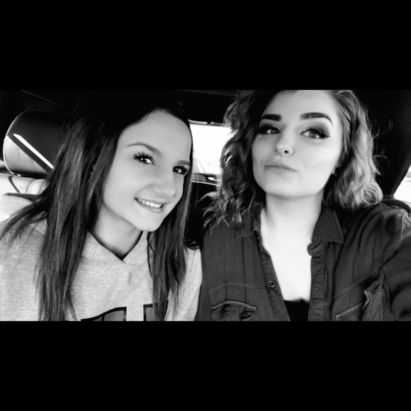 Bree Stahlnecker - Poshmark Profile Picture of Bree Stahlnecker (@stahlnecker27) on Poshmark