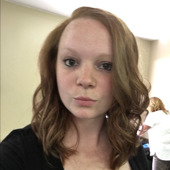 Ashley Getsy - Poshmark Profile Picture of Ashley Getsy (@ashleygetsy) on Poshmark