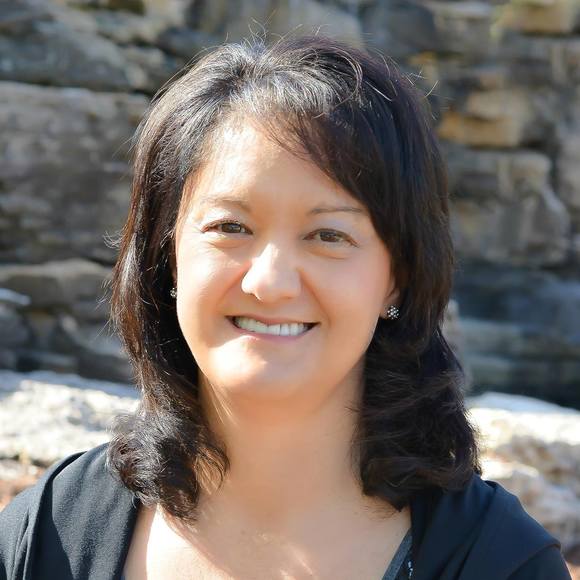 Profile Picture of Lillian Pfaff (@promarkllc) on Poshmark