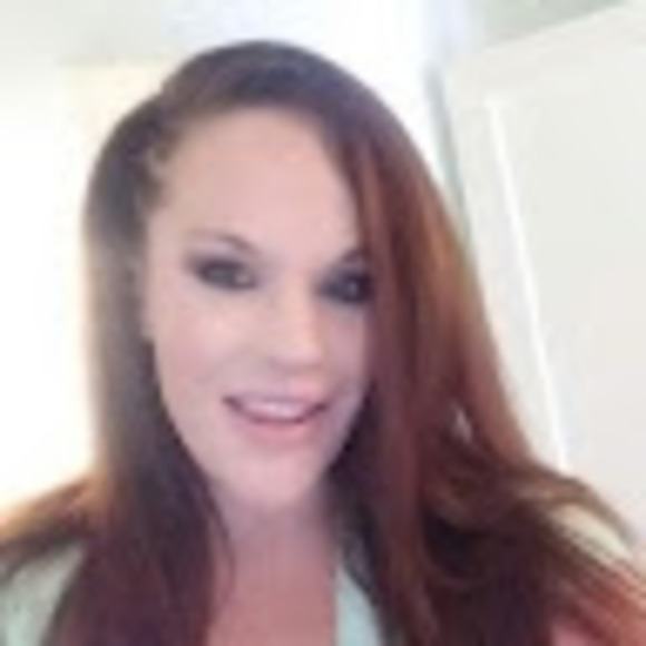 Profile Picture of Amber Schulte (@ambernield5) on Poshmark