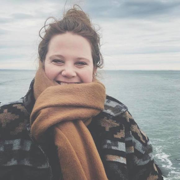 Profile Picture of Sara Volkmann (@pinkbookworm42) on Poshmark