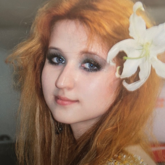 Profile Picture of Barton Susan (@juyrghiokj) on Poshmark