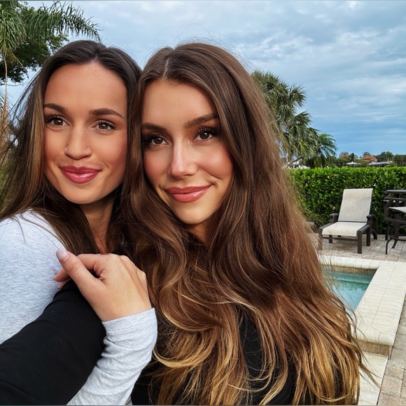 Profile Picture of Taylor Allweiss (@tallweiss) on Poshmark