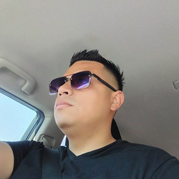 Profile Picture of Helber Galeano (@helber213) on Poshmark