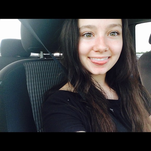 Profile Picture of Morgan Haupt (@morgs_h) on Poshmark