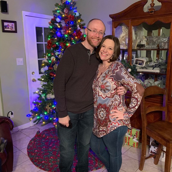 Profile Picture of Sarah James (@shjames85) on Poshmark