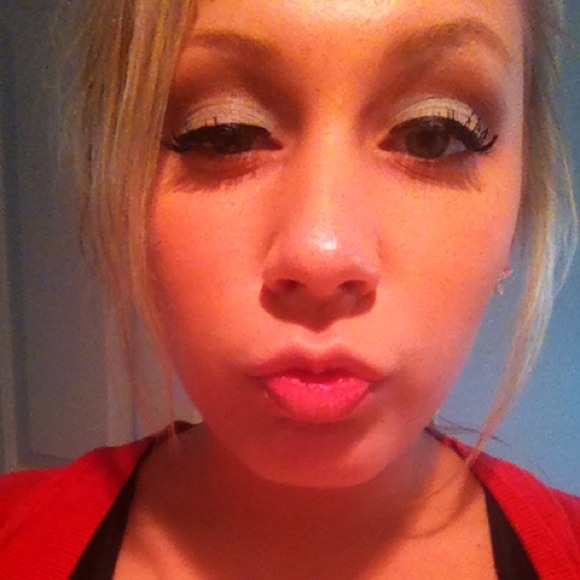 Profile Picture of Nicole Gergits (@nicolegerg) on Poshmark