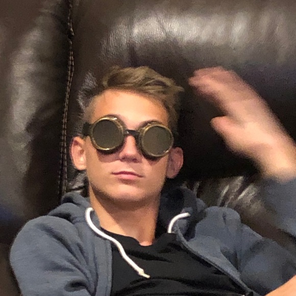 Andriy Knysh - Poshmark Profile Picture of Andriy Knysh (@andriyknysh) on Poshmark