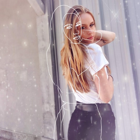 Profile Picture of Paige Silver (@paigesilverrx) on Poshmark