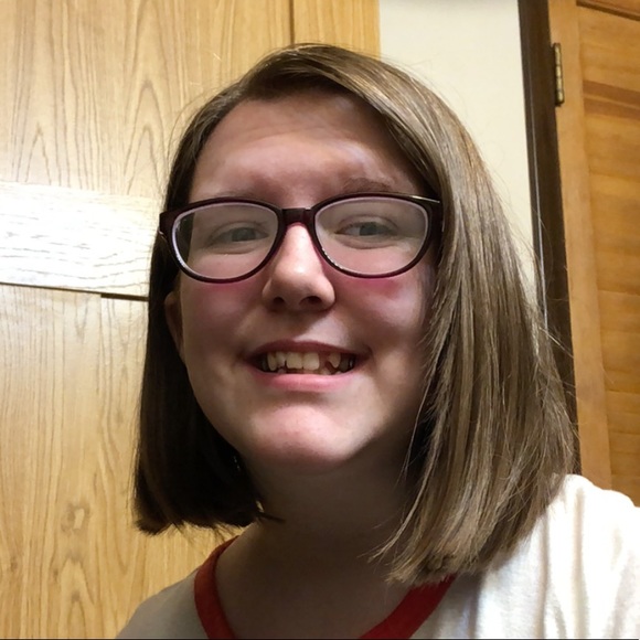 Profile Picture of Lori Nicholson (@packowl1123) on Poshmark