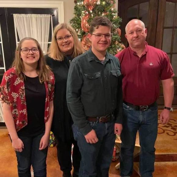 Profile Picture of Shawn Graphia (@shawneg75) on Poshmark