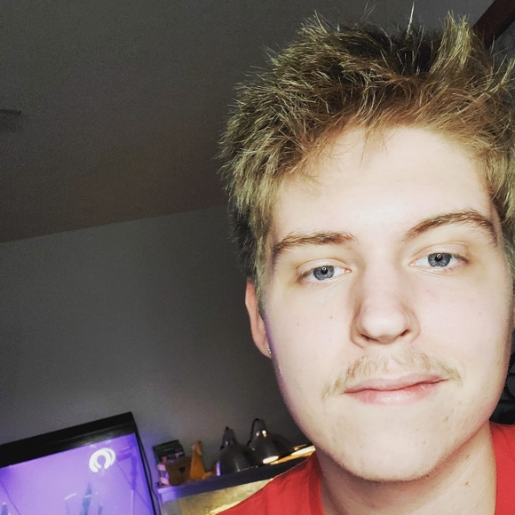 Profile Picture of Micah Weinel (@micah_weinel) on Poshmark