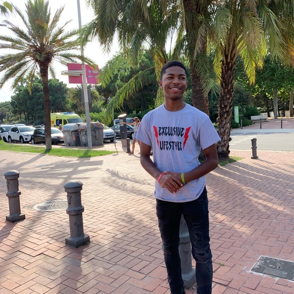 Profile Picture of Dijon Seltzer (@seltzer16) on Poshmark