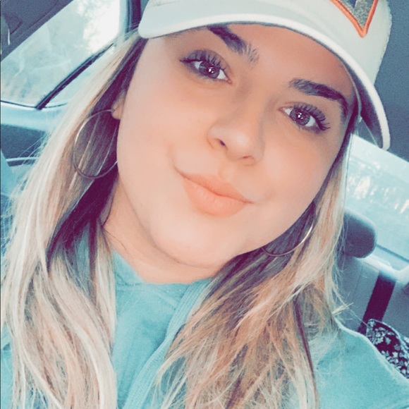 Profile Picture of Haley Smith (@halsmith822) on Poshmark
