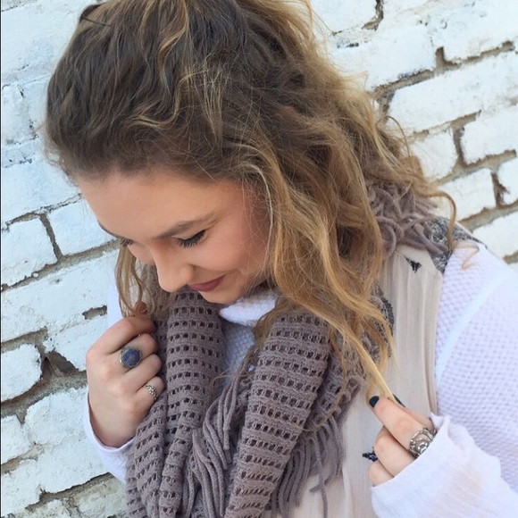 Profile Picture of Annaliese Paukert (@annaliesep40) on Poshmark
