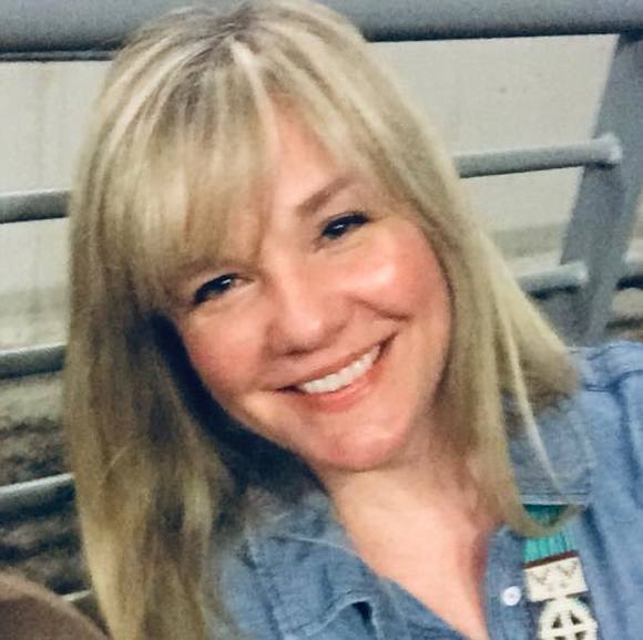Profile Picture of Lisa Zachary (@lzach) on Poshmark