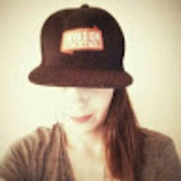 Profile Picture of Johanna Raynaud (@jraynaud15) on Poshmark