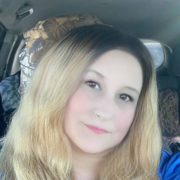Profile Picture of Christina Yost (@christinayos925) on Poshmark
