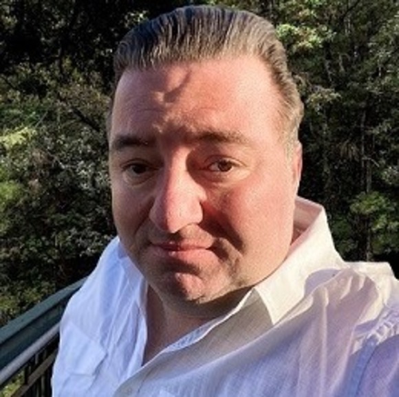 Profile Picture of Alex Reznik (@alex2209) on Poshmark