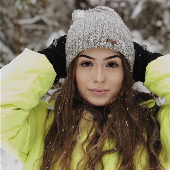 Profile Picture of Taryn Higgins (@tarynhiggins32) on Poshmark