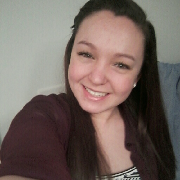 Profile Picture of Amanda Keedy (@keedya96) on Poshmark