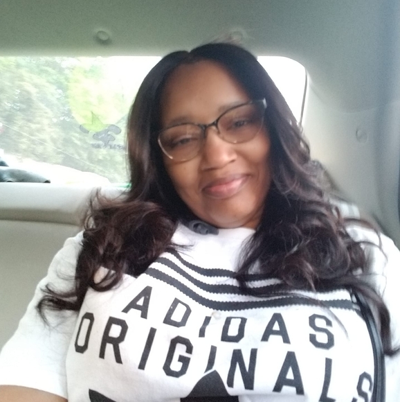 Profile Picture of Valerie Cypress (@valtommy) on Poshmark