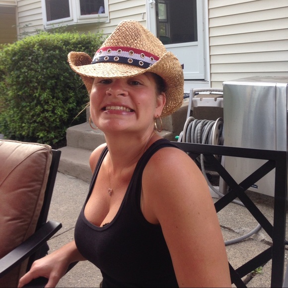 Profile Picture of Colette Breuler (@colette2878) on Poshmark