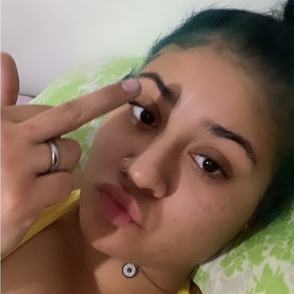 Profile Picture of Emelyyy Emelyyy (@emelyemely02) on Poshmark
