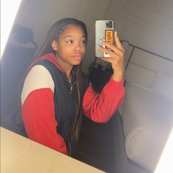 Profile Picture of Desireé Ellison (@unlocals) on Poshmark