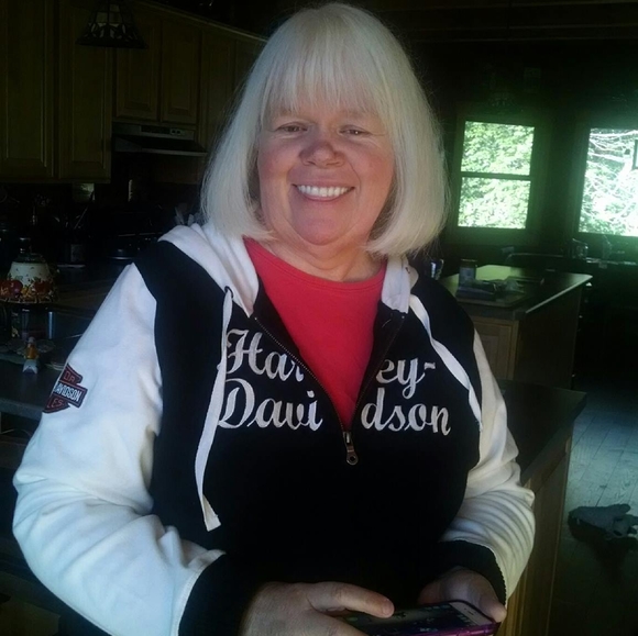 Profile Picture of Carol beth Helberg (@helbergbeth3) on Poshmark