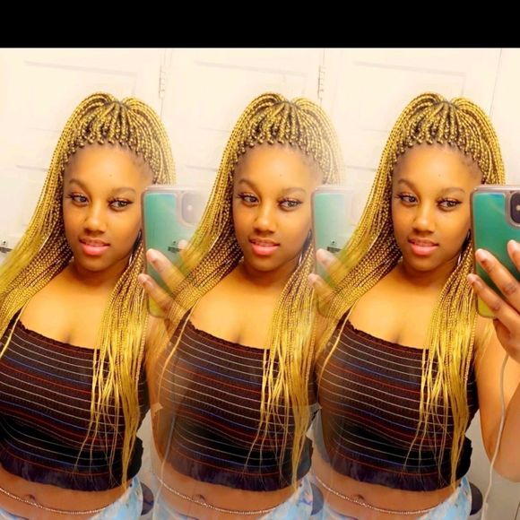 Profile Picture of Symone Scott (@symonescott8996) on Poshmark