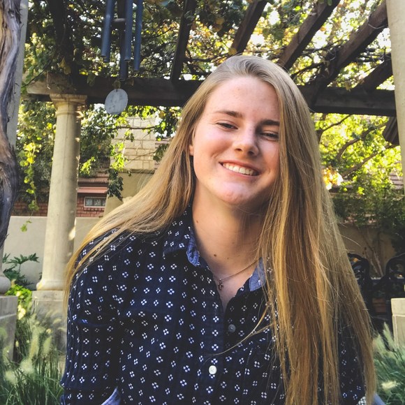 Profile Picture of Olivia Needham (@olivianeedham05) on Poshmark