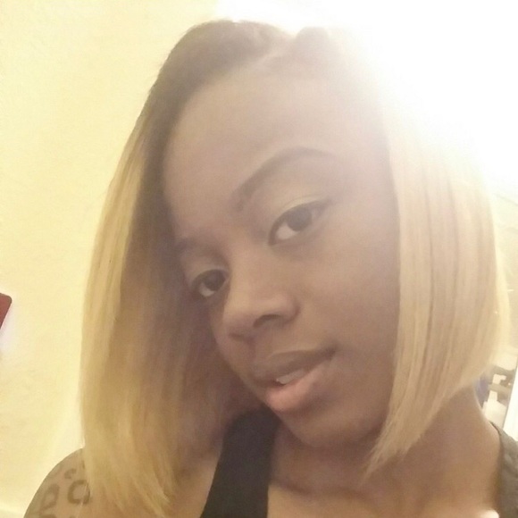 Profile Picture of Jess Thomas (@jessy10119) on Poshmark