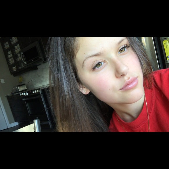 Profile Picture of Maggie Mishak (@maggiemishak) on Poshmark