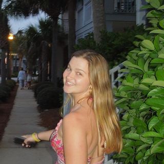 Profile Picture of caroline (@carolinesummerss) on Instagram