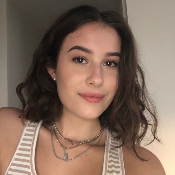 Profile Picture of Elisa Stoicoiu (@estics) on Poshmark